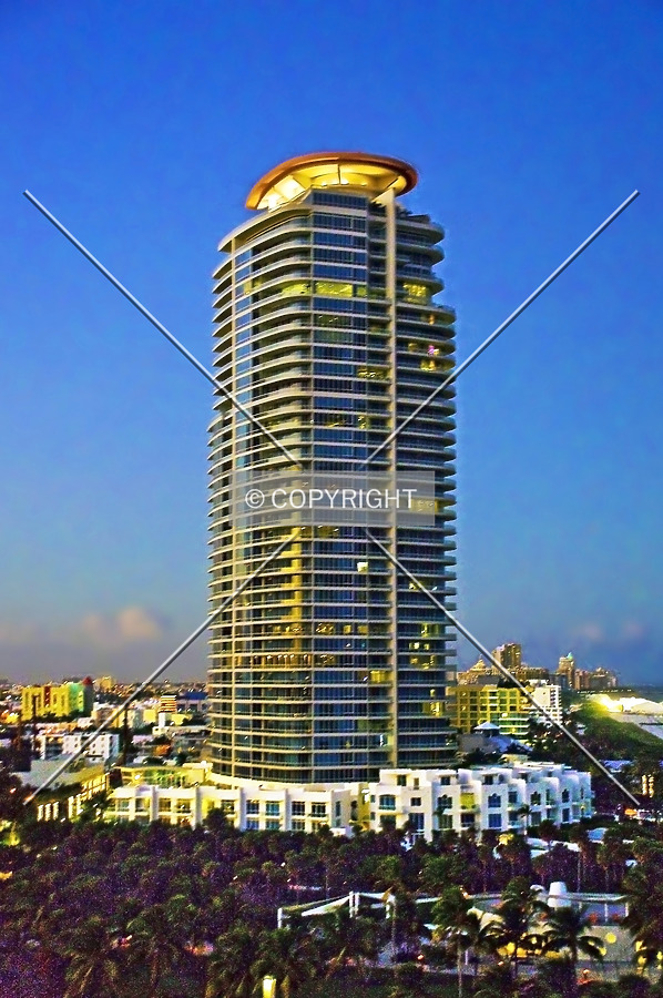 Continuum on South Beach, South Tower by Jorge Molina