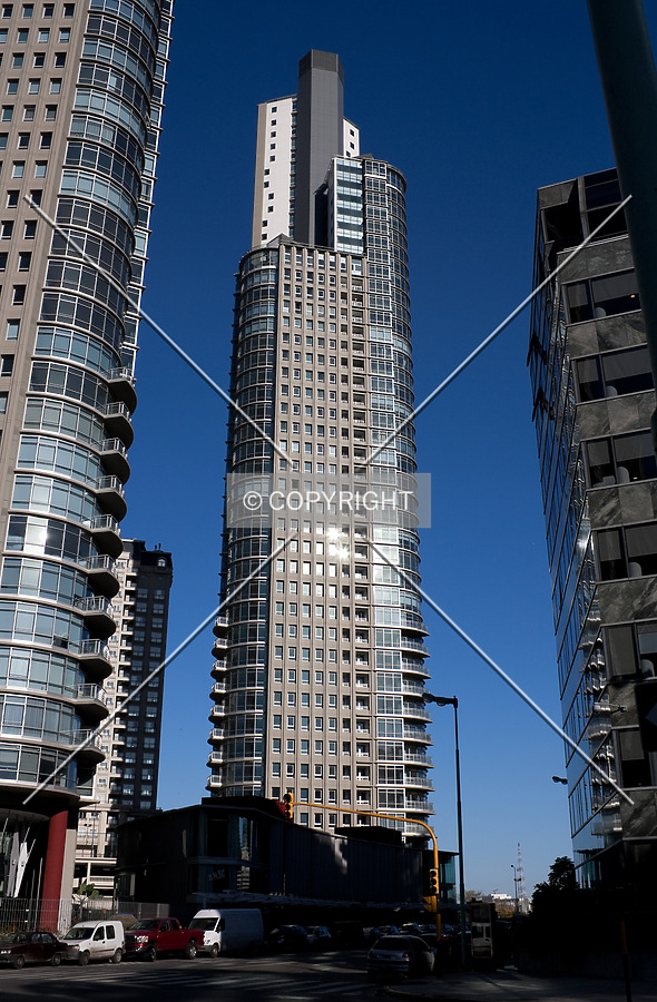Mulieris torre Sur by Maximiliano Buono