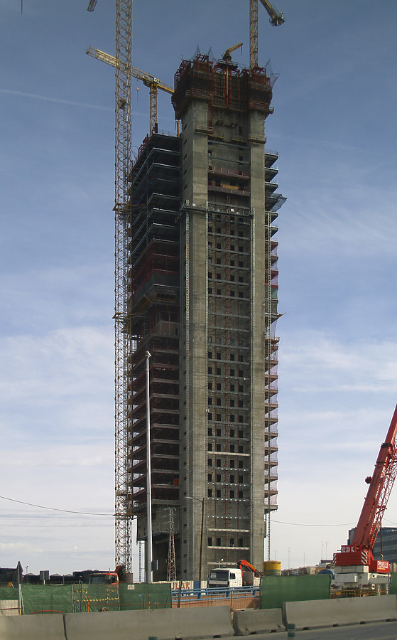 Torre Caja Madrid by Cesar Serrano