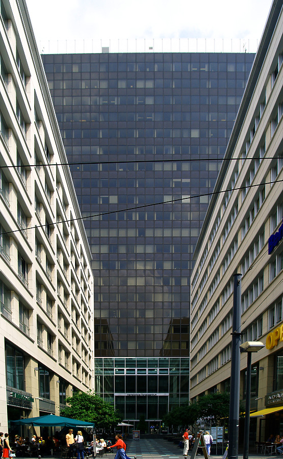 Internationales Handelszentrum Berlin by Cesar Serrano
