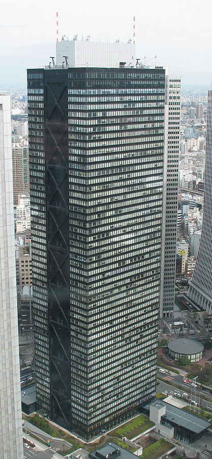 Shinjuku Mitsui Building by Kevin Hemphill