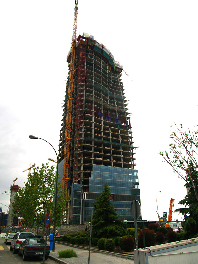 Torre Espacio by Cesar Serrano