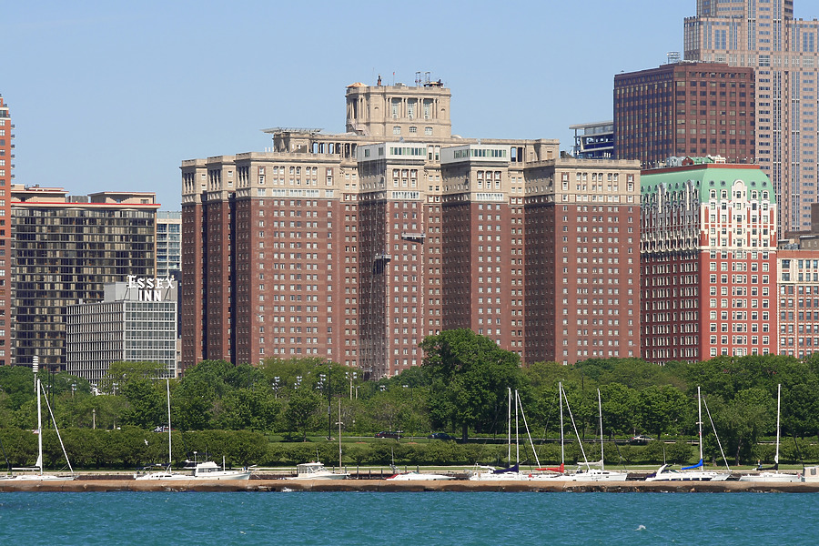 Chicago Hilton & Towers by Michiel van Dijk