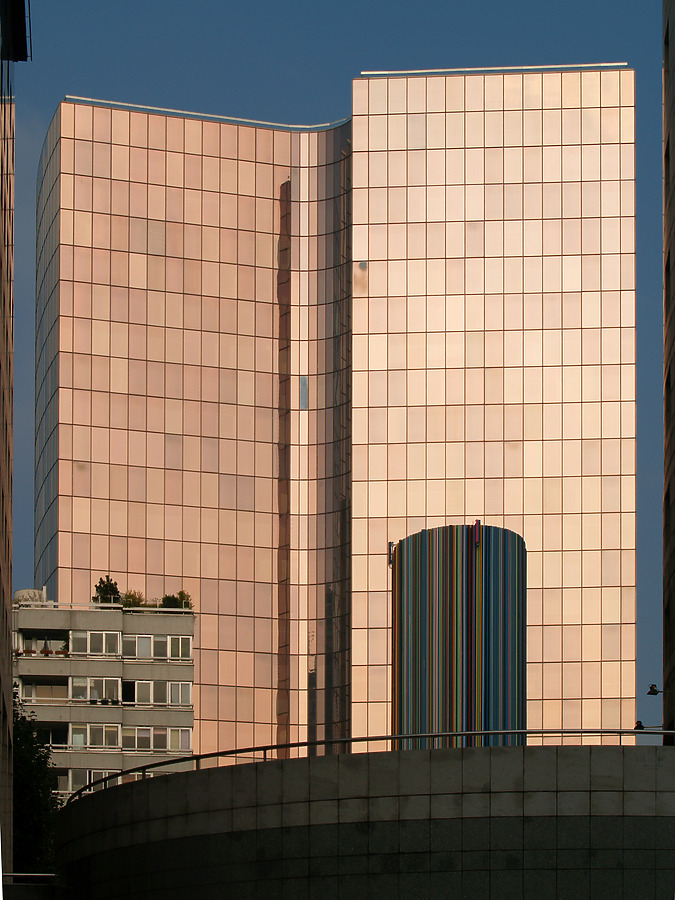 Tour Manhattan by Cesar Serrano