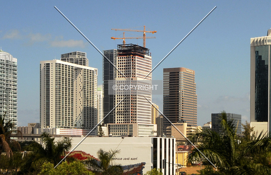 Brickell World Plaza by Jorge Molina