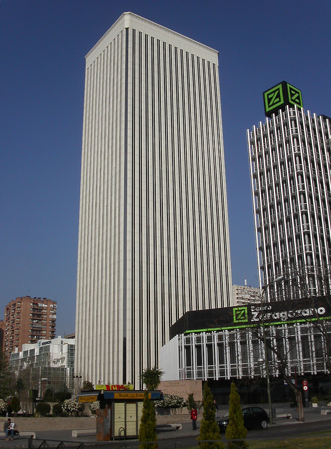 Torre Picasso by Cesar Serrano