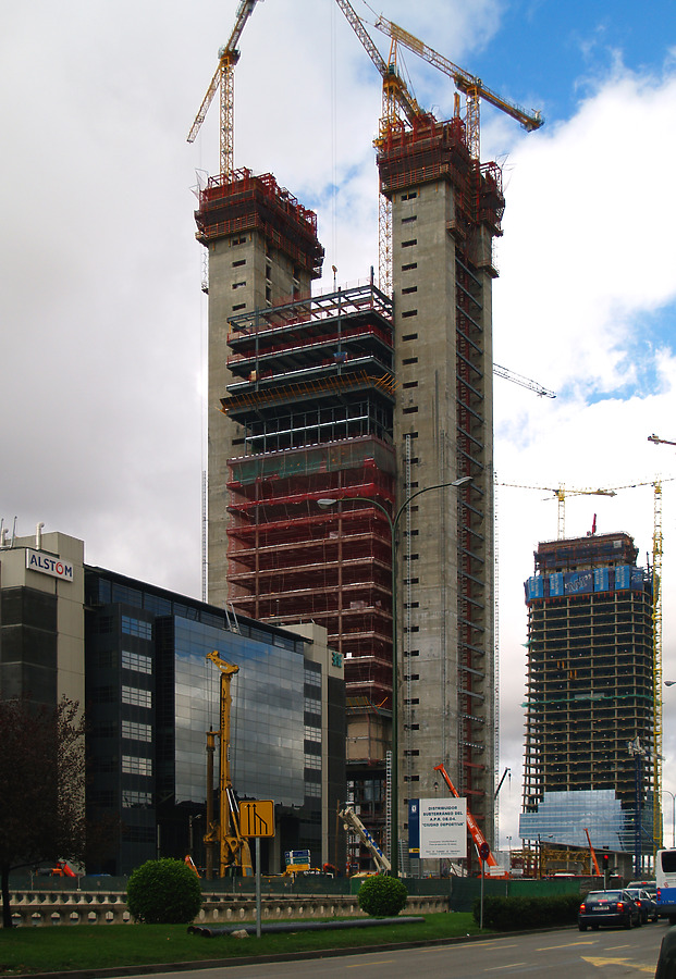 Torre Caja Madrid by Cesar Serrano