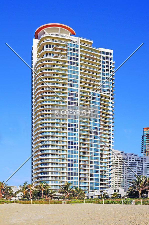 Continuum on South Beach, South Tower by Jorge Molina