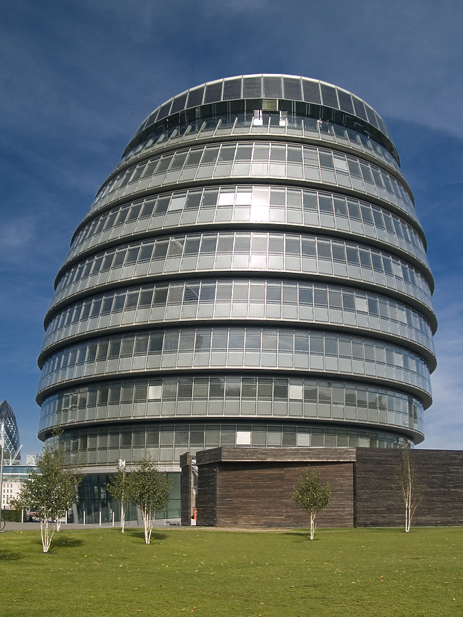 London City Hall by Cesar Serrano