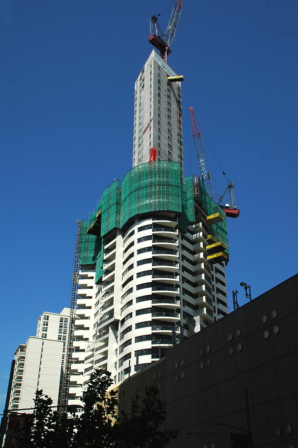 Meriton Tower by John Bek