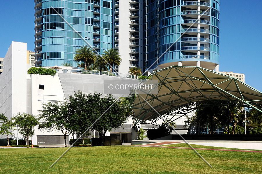 Las Olas River House by Jorge Molina