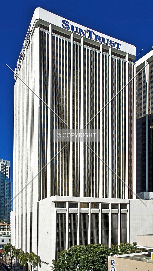 SunTrust International Center by Jorge Molina