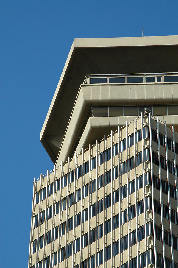 Edificio Colón by John Bek