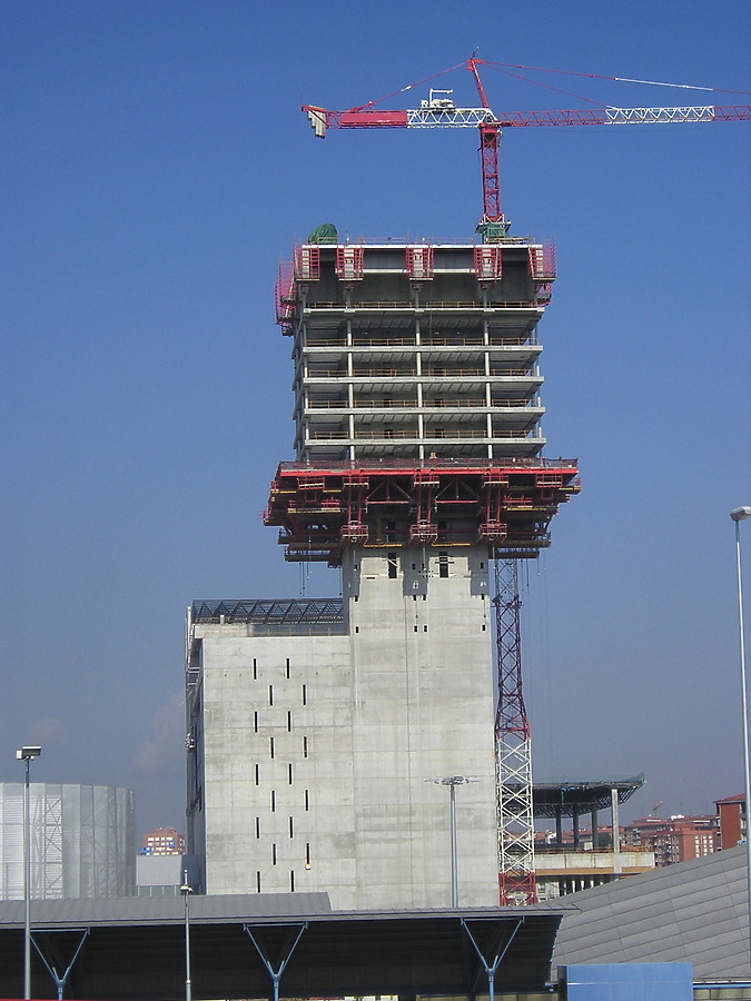 Torre BEC by Mikel Allende
