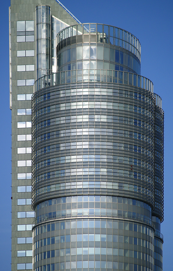 Millennium Tower by Cesar Serrano