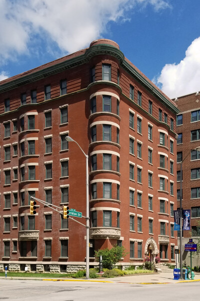 Blacherne Apartments