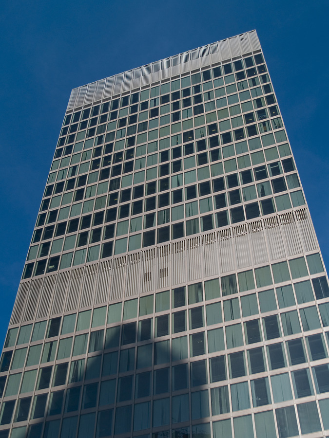 Aviva Tower by Cesar Serrano
