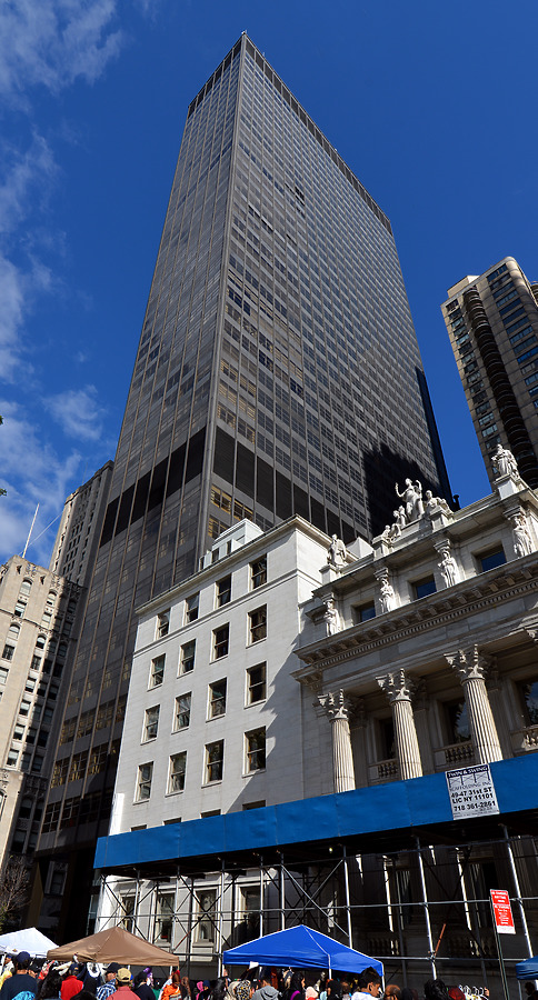 Merchandise Mart Building by John Cahill