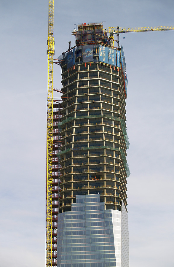 Torre de Cristal by Cesar Serrano