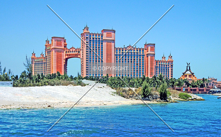 Atlantis Royal Tower East by Jorge Molina