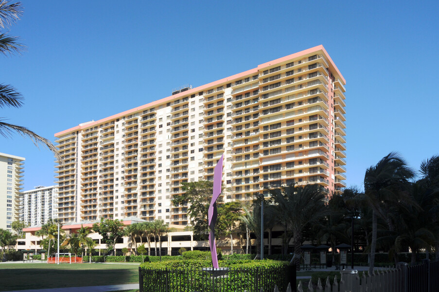 Winston Towers 600