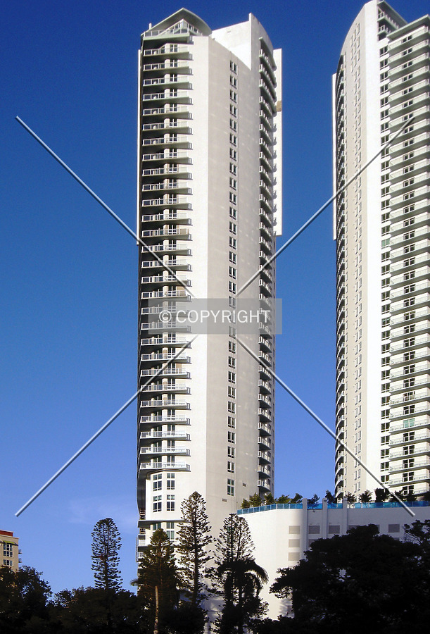 Quantum on the Bay North Tower by Jorge Molina