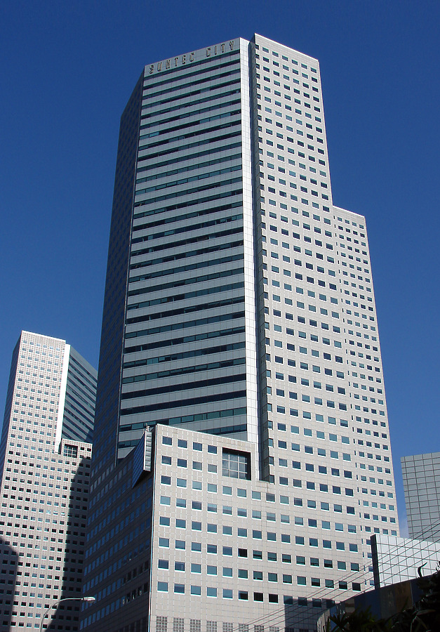 Suntec City Tower 4 by Horst Kiechle