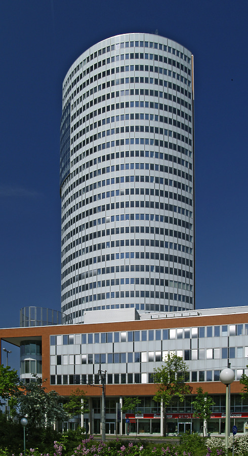 Florido Tower by Cesar Serrano