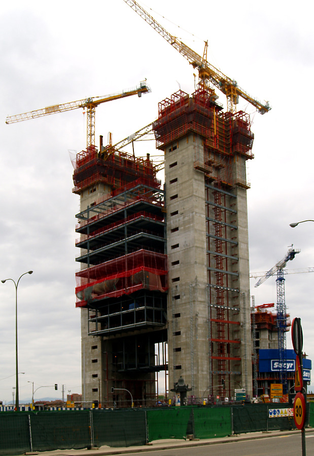 Torre Caja Madrid by Cesar Serrano