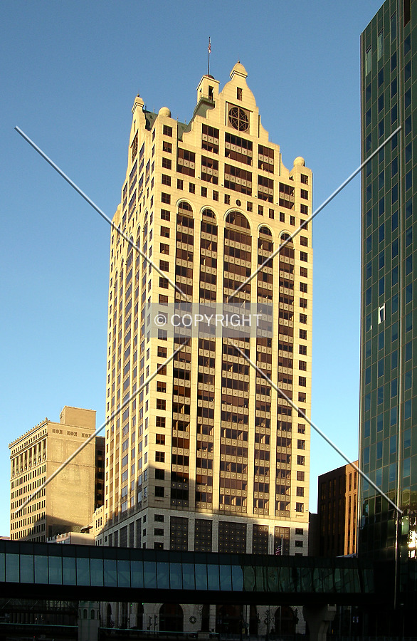100 East Wisconsin by Chris Patriarca