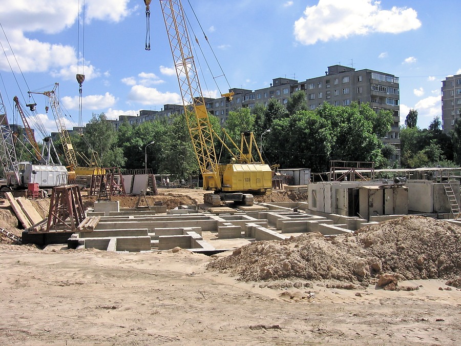 Prospekt Rokossovskogo 123/A by Alexei Bobko