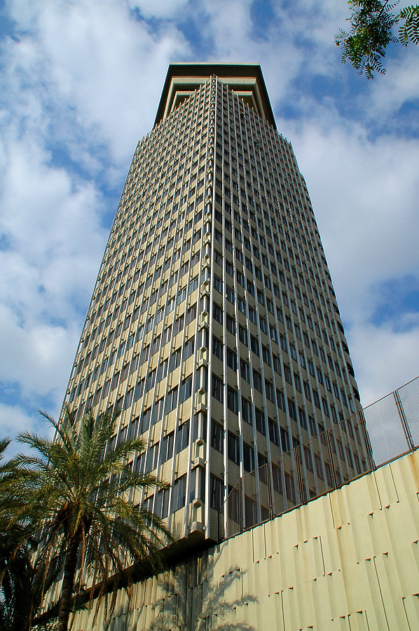 Edificio Colón by John Bek