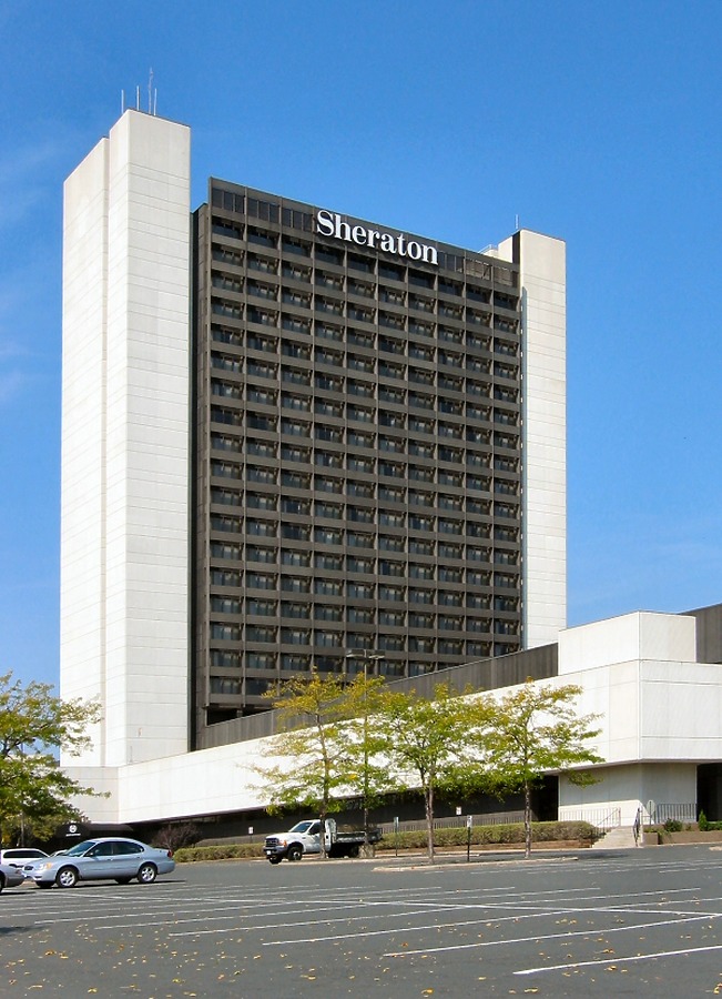 DoubleTree Bloomington Minneapolis South Tower by James Peacock