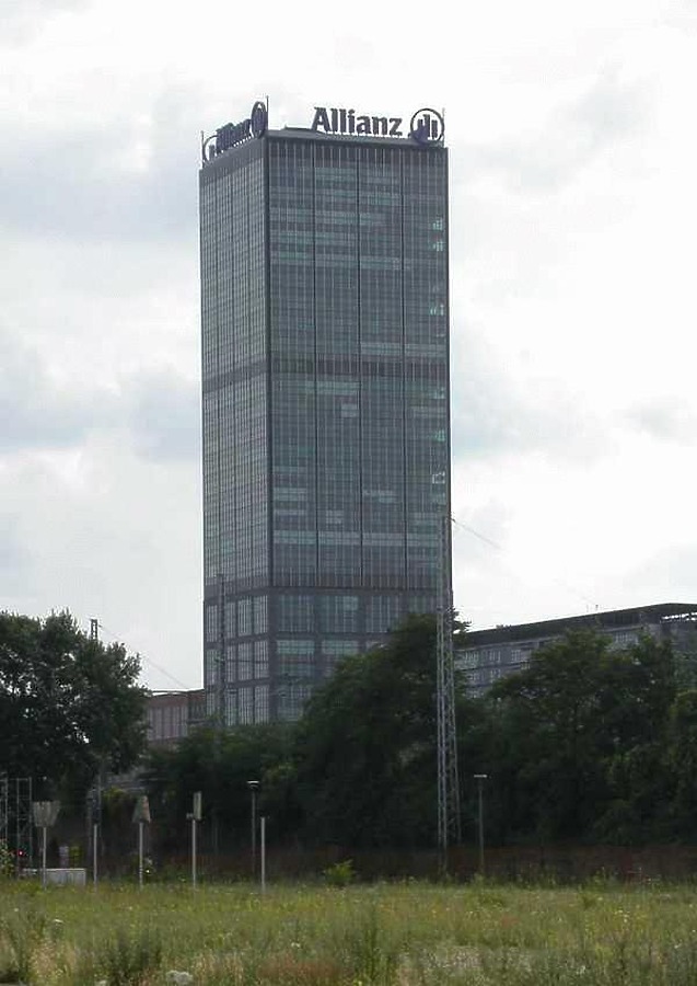 Hochhaus Treptower by Cesar Serrano