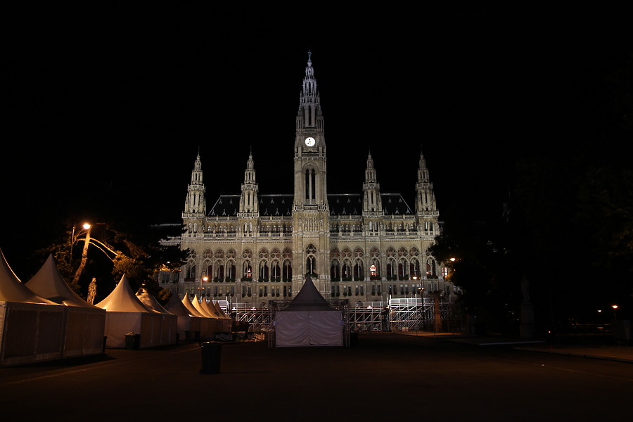 Wiener Rathaus by Kjetil Balog