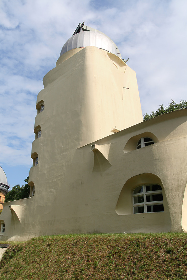 Einsteinturm by Michiel van Dijk