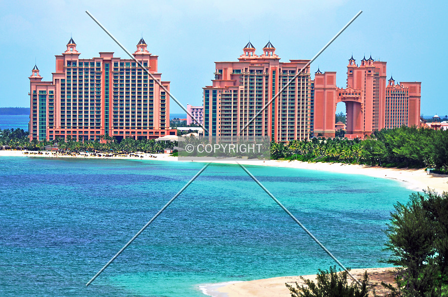 Atlantis Royal Tower West by Jorge Molina