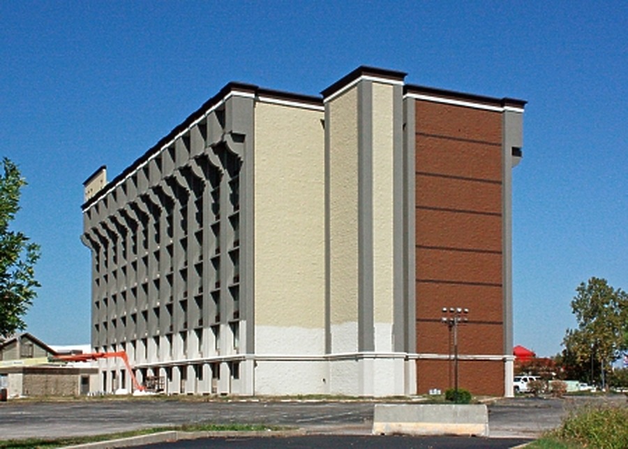 Holiday Inn - Airport West / Earth City by Ryan Hildebrand