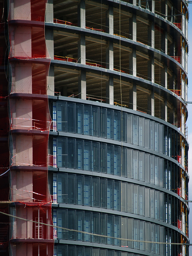 Torre Sacyr Vallehermoso by Cesar Serrano