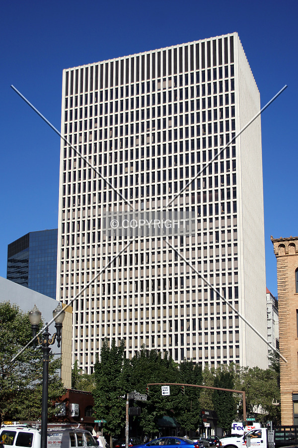 Standard Insurance Center by Serdica