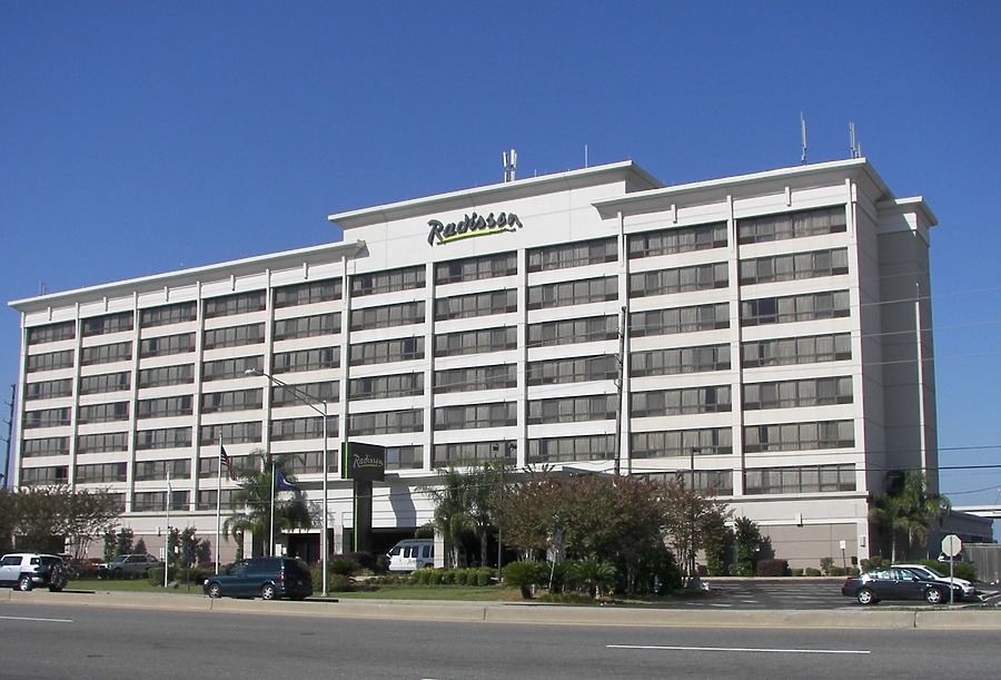 Radisson New Orleans Airport by Rodney Gunn