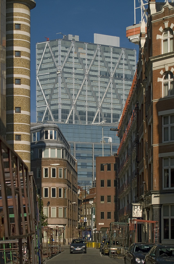 The Broadgate Tower by Cesar Serrano
