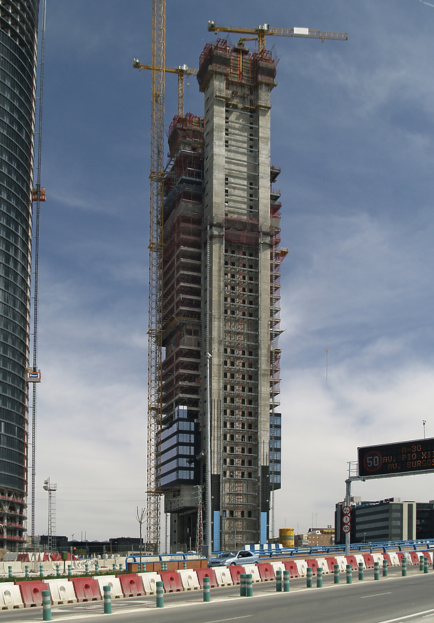 Torre Caja Madrid by Cesar Serrano