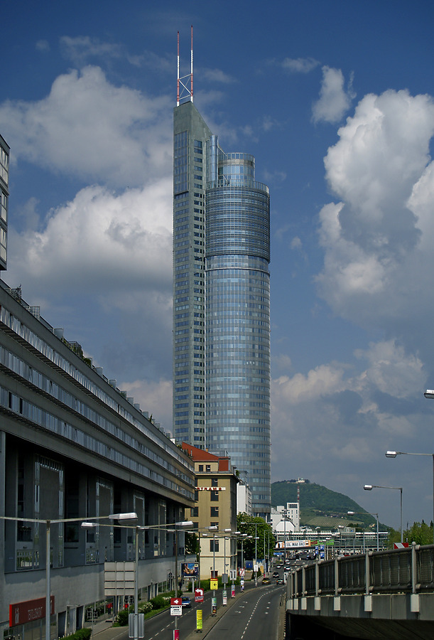 Millennium Tower by Cesar Serrano