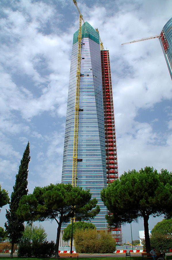 Torre de Cristal by John Bek