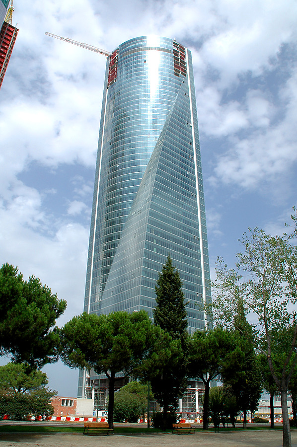 Torre Espacio by John Bek