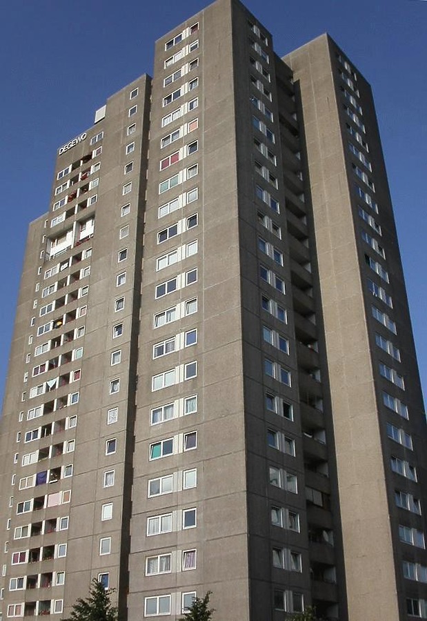 Joachim-Gottschalk-Weg 1 by Cesar Serrano