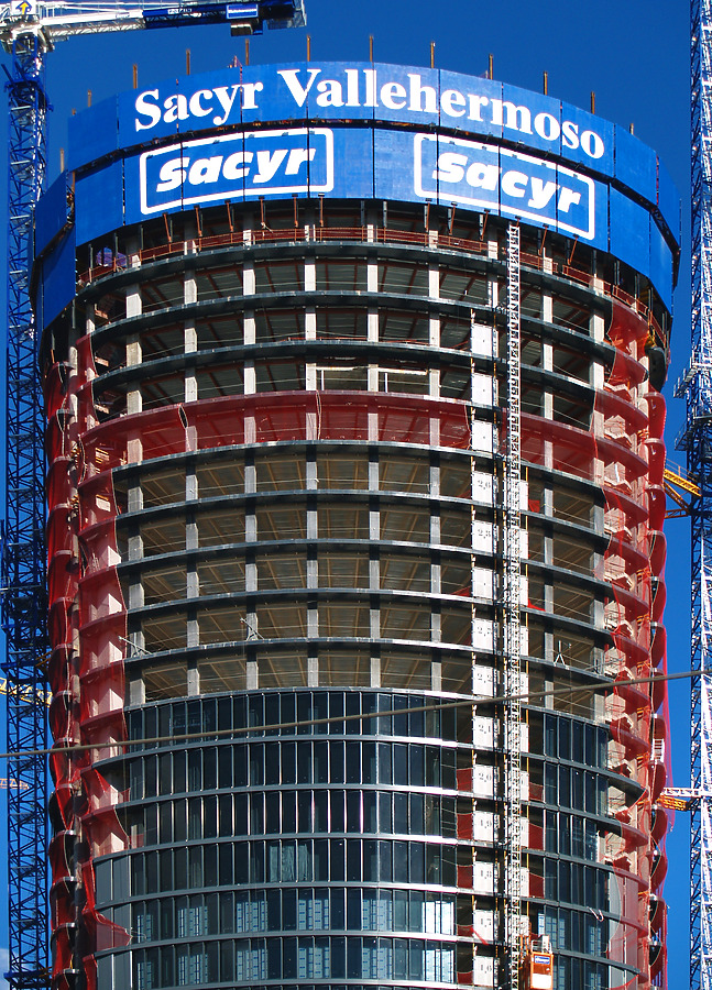 Torre Sacyr Vallehermoso by Cesar Serrano