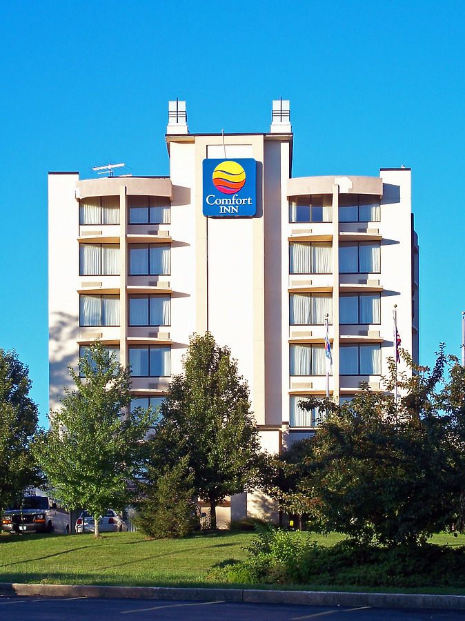 Hotel RL St. Louis Airport by Ryan Hildebrand