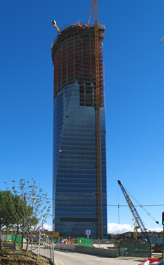 Torre Espacio by Cesar Serrano